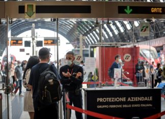 Green pass, obbligo su treni ma utenti lamentano casi mancato controllo