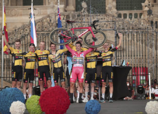 Ciclismo, Roglic vince la Vuelta per la terza volta. Sua anche la crono