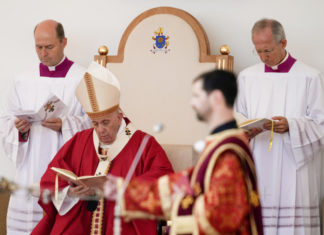 L’Aquila: bagno di folla per Papa Francesco, oltre 12 mila in città