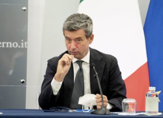 Lavoro, Orlando: “Urgente normativa con regole per chi chiude”