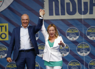 Roma, in 10mila in Piazza del Popolo per Meloni e Michetti: “Siamo l’unica alternativa”