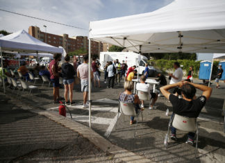 Covid: ancora giù i contagi in Italia. Merck lancia una pillola che dimezza morti e ricoveri