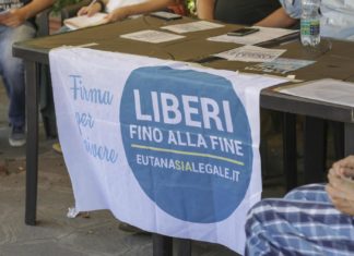 Eutanasia: domani 1,2 milioni di firme in Cassazione. Cappato: “Cittadini più avanti della politica”