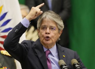 Ecuador: il presidente Lasso annuncia il calo dei prezzi del carburante