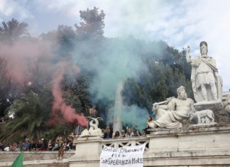 Green pass, 10mila al corteo no vax a Roma: scontri con polizia