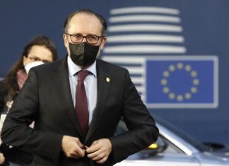 Covid: l’Austria verso il lockdown per i non vaccinati, ancora record di casi e morti in Russia