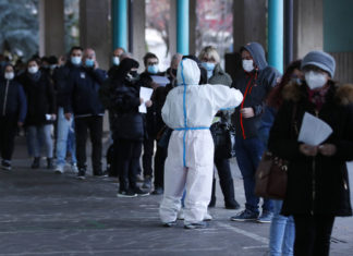 Covid, l’Italia si prepara alla stretta: terza dose dopo quattro mesi e green pass valido solo sei