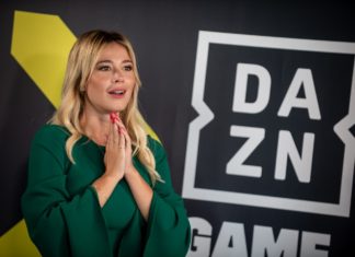Calcio, stop alle doppie utenze per vedere le partite: nuova bufera su DAZN