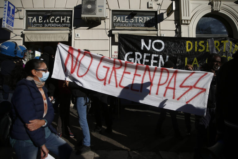 Green pass: seimila persone alla manifestazione del vicequestore Schilirò a Firenze
