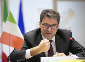 Calcio: utenti furiosi e Giorgetti convoca DAZN. Azienda: “Pronti al confronto”