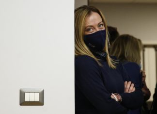 Fisco, Meloni: “Tetto al contante un fardello sull’ economia e un regalo alle banche”