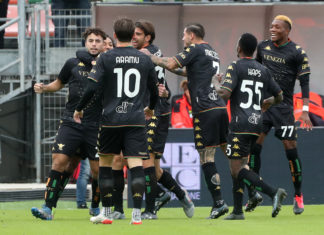 Calcio, la Roma affonda il Venezia 3-2. Mourinho: “Rigore? Non dico nulla”