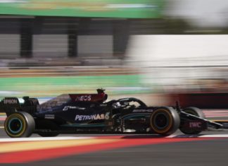 F1, Hamilton versione ‘superman’, batte Verstappen e riapre il mondiale