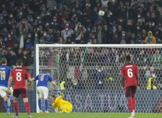 Calcio, De Rossi e Totti difendono Jorginho: “Campione oltre le difficoltà”