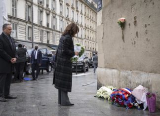 Parigi, la Francia ricorda gli attacchi 6 anni dopo Bataclan: c’è anche Kamala Harris