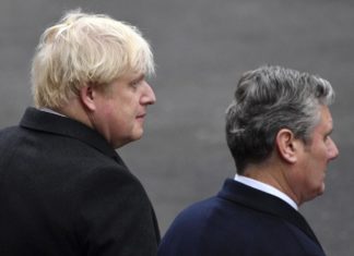 Covid, Johnson: “Restare vigili, dose di rinforzo è cruciale”