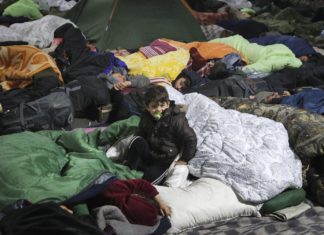 Migranti, Polonia: “Accampamento al confine con la Bielorussia è ora vuoto”