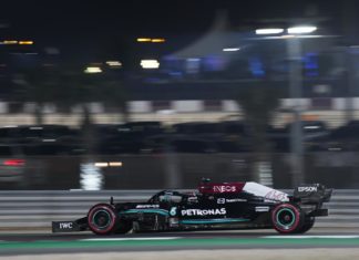 F1, GP Qatar: giro fantastico per Hamilton e pole numero 102. Ma Verstappen è lì