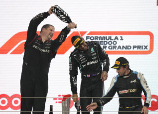 F1, GP Qatar: Hamilton vince e tiene accese le speranze. Alonso show e podio