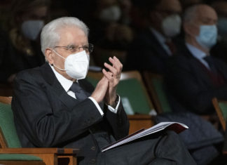 Mattarella: “Mancano poche settimane alla fine del mio ruolo”. E prende il via il toto-presidente. Da Calenda subito il ‘no’ a Draghi al Quirinale