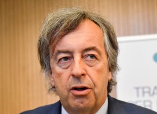Covid, Burioni: “I vaccinati trasmettono la malattia molto meno”