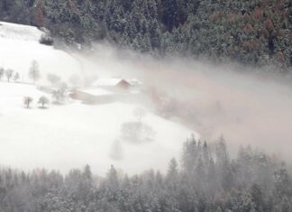 Maltempo: piogge, freddo e neve al Centro-Sud, in Toscana valanga sull’Abetone