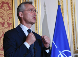 Ucraina, Stoltenberg: “Concentramento truppe Russia continua”