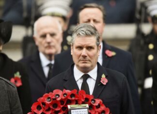 Regno Unito, Starmer in pressing su BoJo: “Si dimetta, è nell’interesse del Paese”