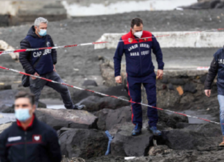 Torre del Greco, gettato in mare e ucciso a 2 anni. La madre arrestata per omicidio