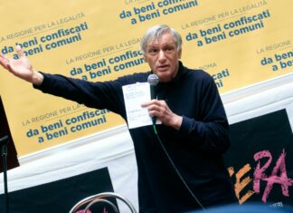 “Noi ci siamo”, don Luigi Ciotti con il direttore dopo le minacce