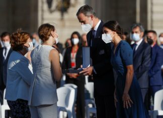 Covid: la Spagna annuncia la fine dell’obbligo della mascherina all’aperto, anche a scuola