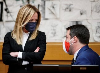 Centrodestra, Salvini incassa la fiducia della Lega: “Allargare alleanza”. Meloni: “No federazioni innaturali”