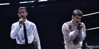 Foto Matteo Rasero/LaPresse 05 Febbraio 2022 Sanremo, Italia Spettacolo Festival di Sanremo 2022, serata finale. Nella foto: Mahmood e Blanco (Brividi) Photo Matteo Rasero/LaPresse February 05, 2022 Sanremo, Italy Entertainment Sanremo Music Festival 2022, final evening. In the photo: Mahmood e Blanco (Brividi)