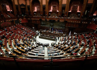 Fine vita: aula Camera dice sì al rinvio legge