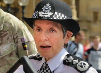 Bufera nel Regno Unito: si dimette la comandante di Scotland Yard Cressida Dick