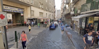 spari all'esterno del vecchio pellegrini