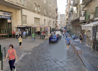 spari all'esterno del vecchio pellegrini