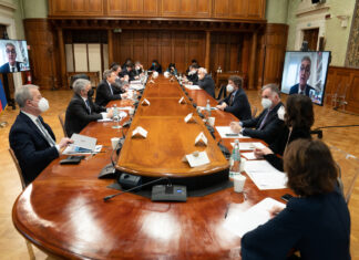 Covid: governo al lavoro su riaperture ma regioni rilanciano, via restrizioni entro Pasqua