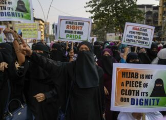 India: il tribunale conferma il divieto di indossare lo hijab nelle scuole