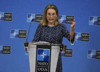 Ucraina, l’ambasciatore Usa alla Nato: “Basta la finta neutralità di Pechino, si schieri dalla parte delle regole”