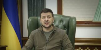Guerra Russia-Ucraina, nuovo video di Zelensky In this image from video provided by the Ukrainian Presidential Press Office and posted on Facebook early Saturday, March 12, 2022, Ukrainian President Volodymyr Zelenskyy speaks in Kyiv, Ukraine. (Ukrainian Presidential Press Office via AP)