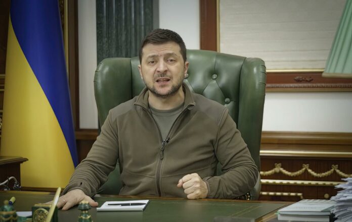 Guerra Russia-Ucraina, nuovo video di Zelensky In this image from video provided by the Ukrainian Presidential Press Office and posted on Facebook early Saturday, March 12, 2022, Ukrainian President Volodymyr Zelenskyy speaks in Kyiv, Ukraine. (Ukrainian Presidential Press Office via AP)