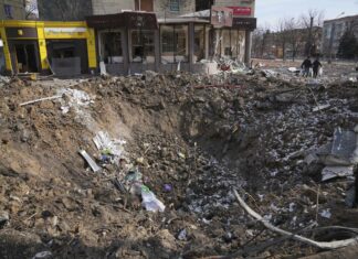 Ucraina, Borrell: “A Mariupol 2.400 civili morti, 2,6 milioni di profughi”