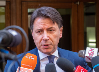 Ucraina: ‘via la fiducia al Governo’, bufera sul grillino Petrocelli. Conte: “E’ fuori dal Movimento”