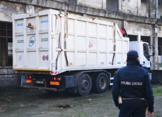 Torino: nascondevano armi nel furgone, denunciati a piede libero