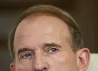 Ucraina, Zelensky: “Arrestato deputato dell’opposizione filo russa Medvedchuck”