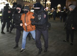 Russia, arrestate oltre 200 persone in manifestazioni contro la guerra