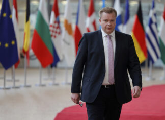 Finlandia, il ministro della Difesa: “Aspettiamo la reazione della Russia ma ci difenderemo”