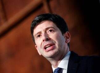 Covid: casi in aumento, per Speranza ancora dentro la partita. Costa avverte: “Impariamo a conviverci”