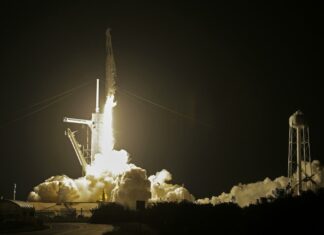 Spazio: l’equipaggio Crew 4 con Cristoforetti sull’Iss, aperto il portello